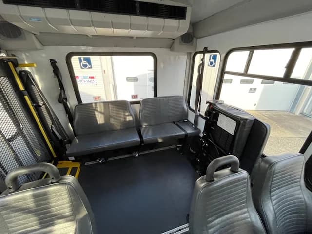 2018 Ford F550 ADA Shuttle Bus - Image 7