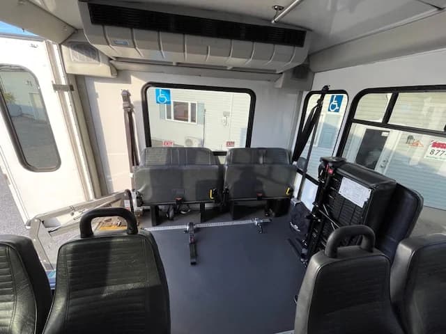 2018 Ford F550 Starcraft Shuttle Bus - Image 10