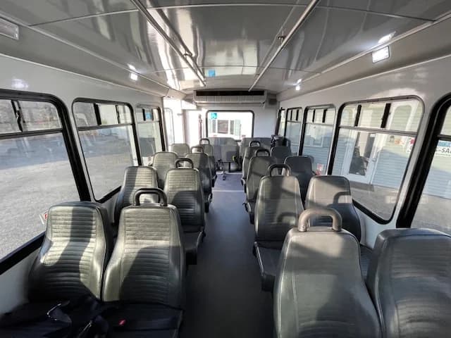 2018 Ford F550 Starcraft Shuttle Bus - Image 11