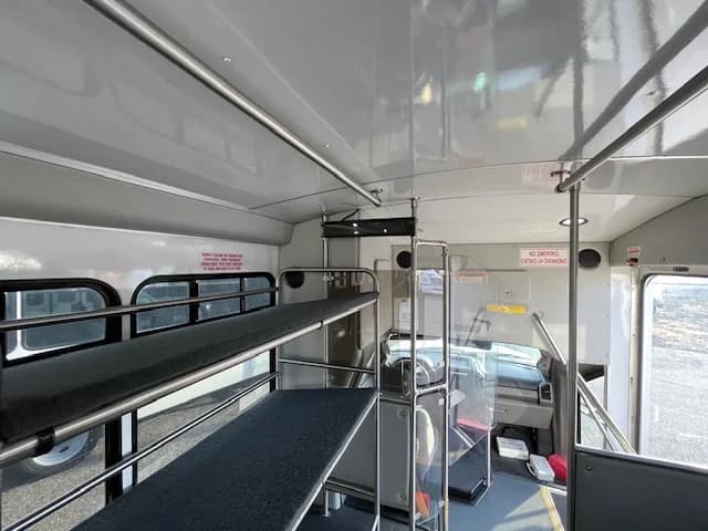 2018 Ford F550 Starcraft Shuttle Bus - Image 16