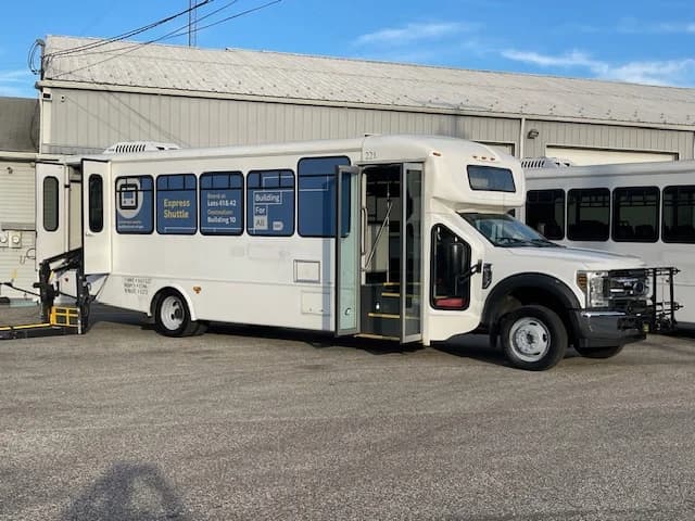 2018 Ford F550 Starcraft Shuttle Bus - Image 20