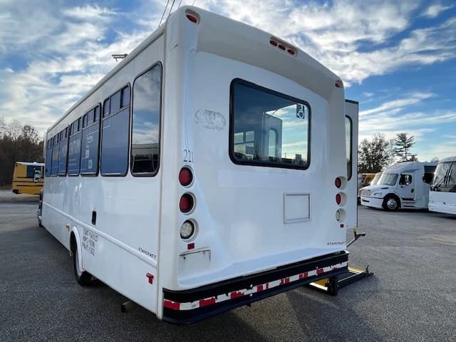 2018 Ford F550 Starcraft Shuttle Bus - Image 22