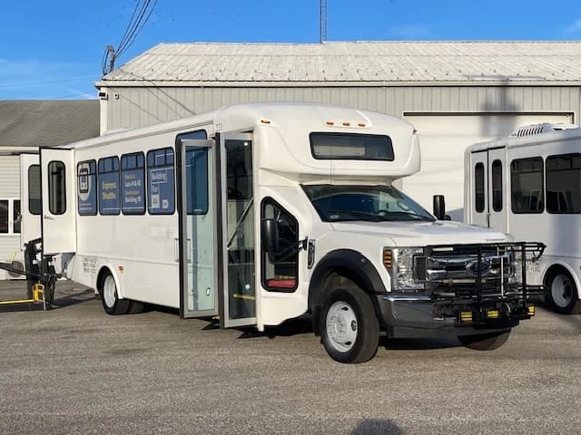 2018 Ford F550 Starcraft Shuttle Bus - Image 23