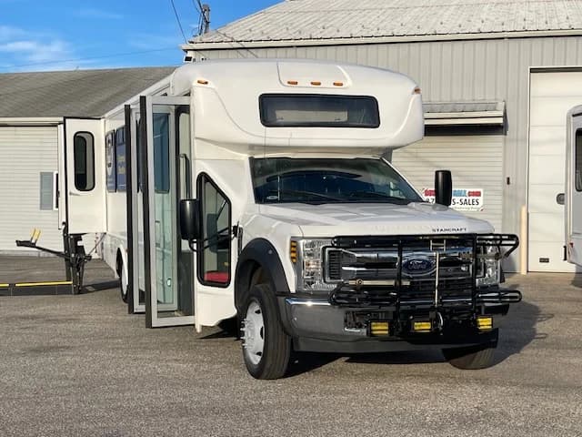 2018 Ford F550 Starcraft Shuttle Bus - Image 27