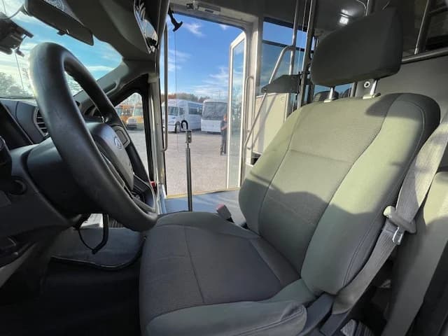 2018 Ford F550 Starcraft Shuttle Bus - Image 28