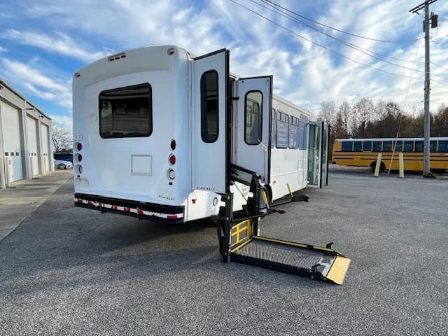 2018 Ford F550 Starcraft Shuttle Bus - Image 6