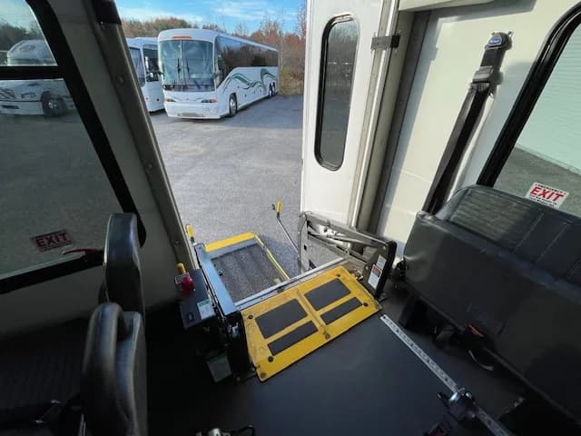 2018 Ford F550 Starcraft Shuttle Bus - Image 8