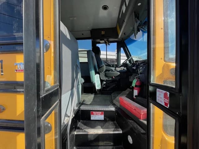 2014 Thomas Saf-T-Liner C2 School Bus - Image 4
