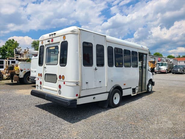 2014 Ford E450 Shuttle Bus - Image 3