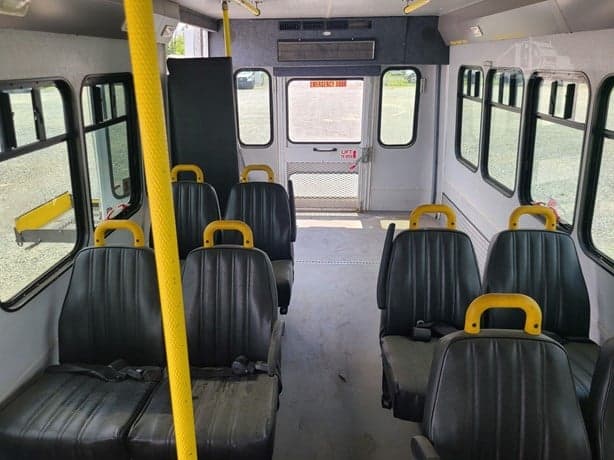 2014 Ford E450 Shuttle Bus - Image 6