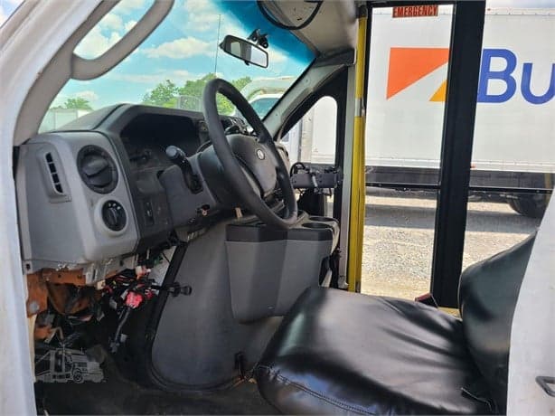 2014 Ford E450 Shuttle Bus - Image 7