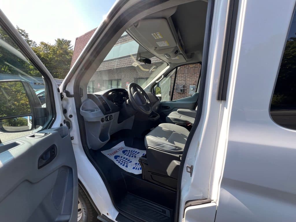 2015 Ford E350 Transit Van - Image 14