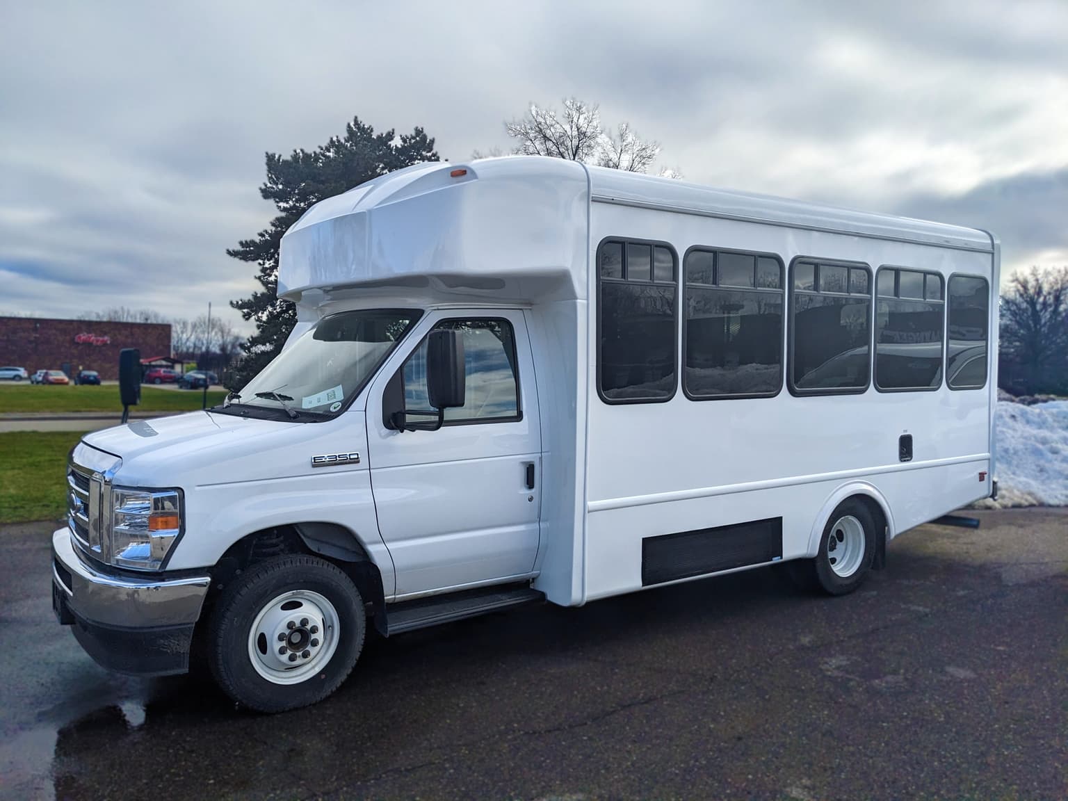 2024 Champion Challenger Shuttle Bus - Image 2