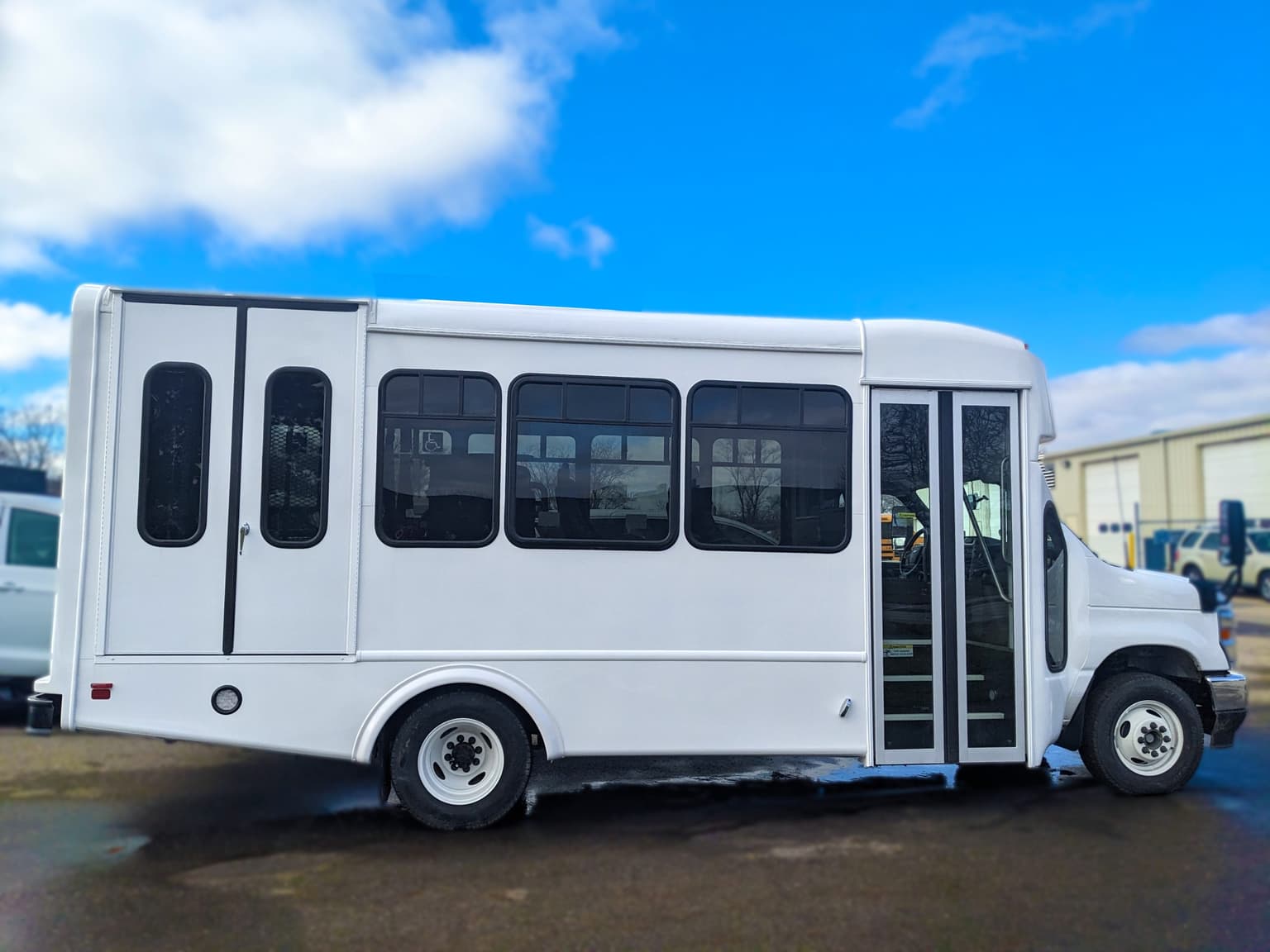 2024 Champion Challenger Shuttle Bus - Image 4