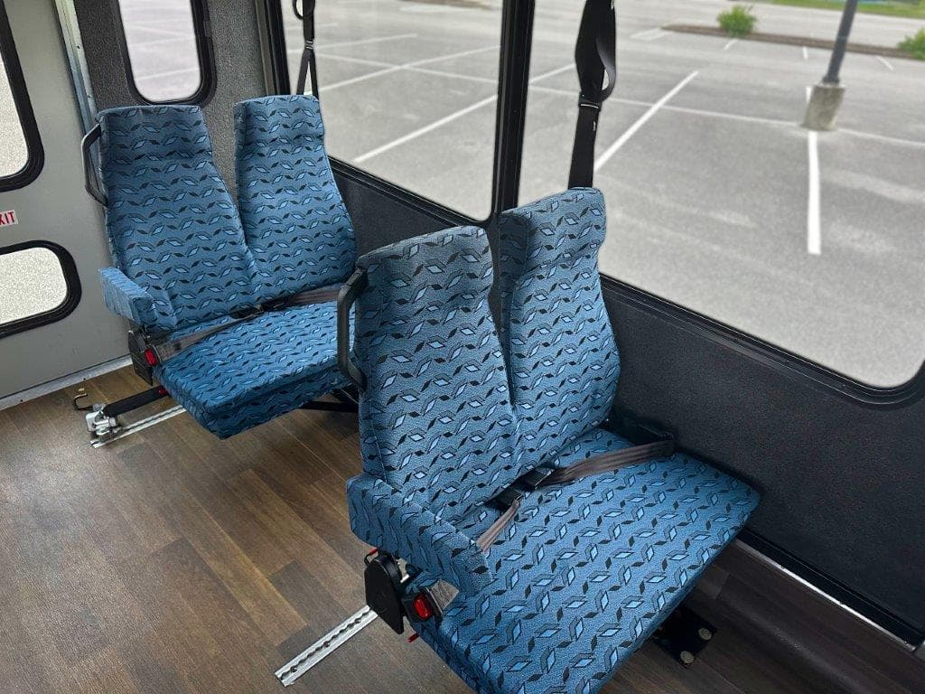2018 Glaval Universal Shuttle Bus - Image 11