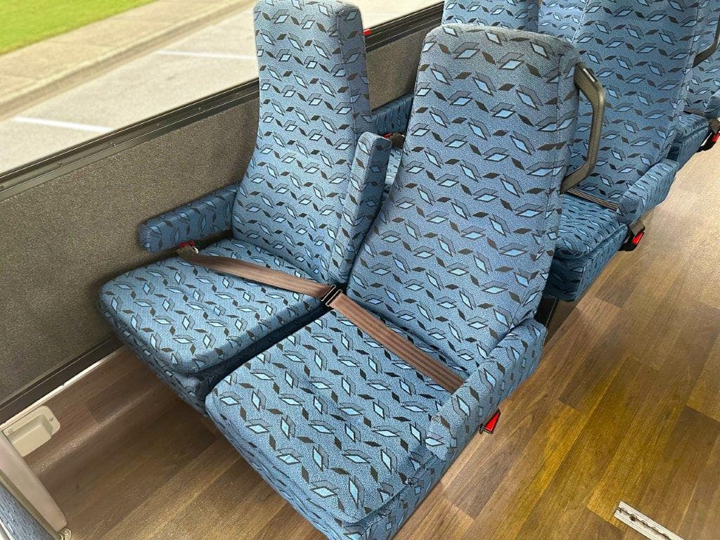 2018 Glaval Universal Shuttle Bus - Image 6