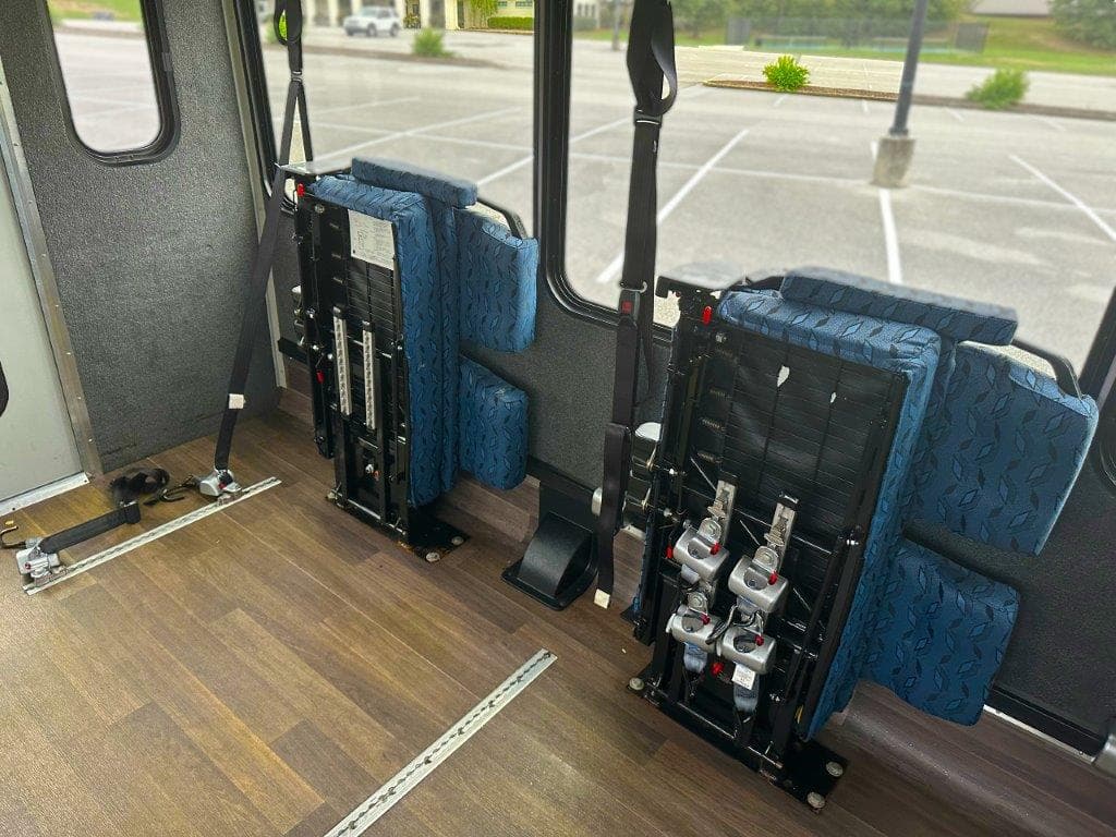 2018 Glaval Universal Shuttle Bus - Image 8