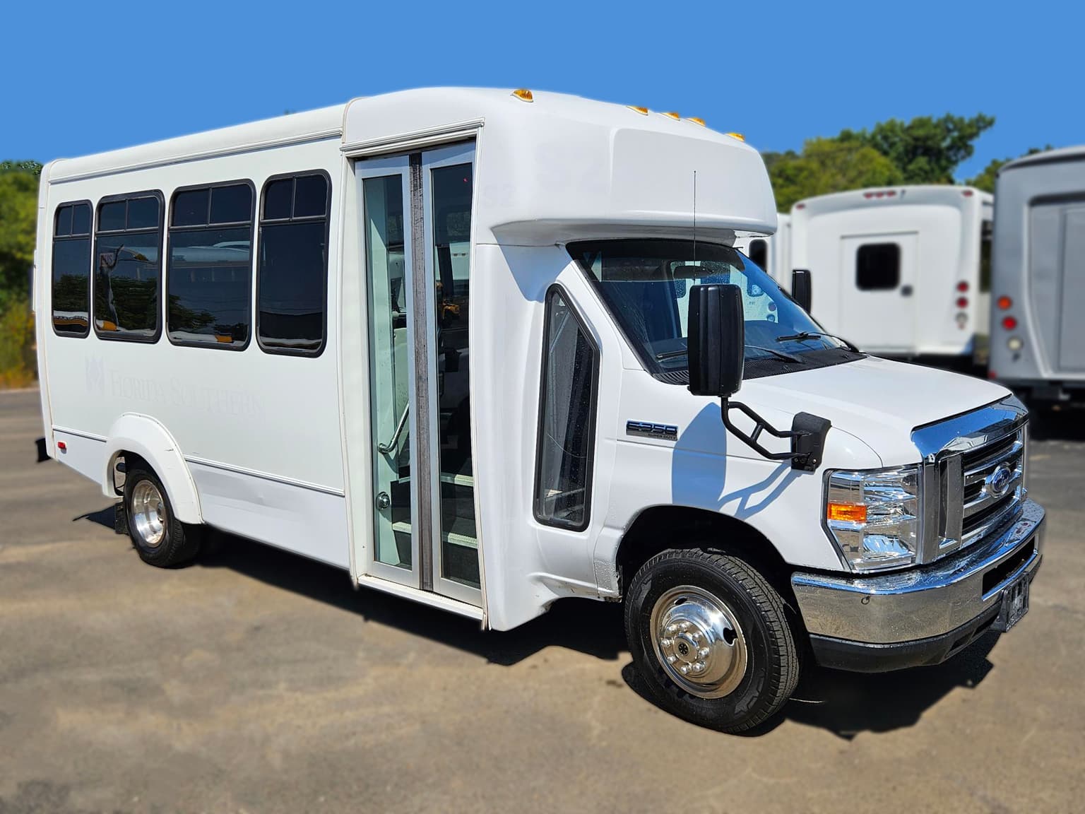 2017 Elkhart Coach ECII bus