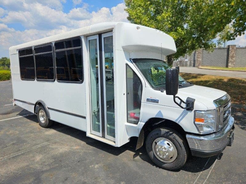 2017 El Dorado Worldtrans Shuttle Bus - Image 1