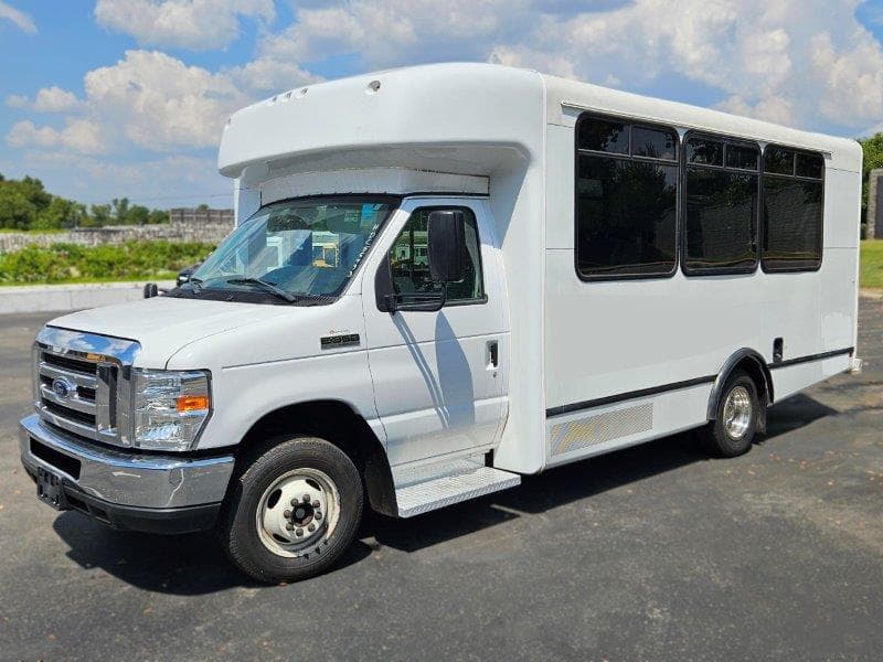 2017 El Dorado Worldtrans Shuttle Bus - Image 2