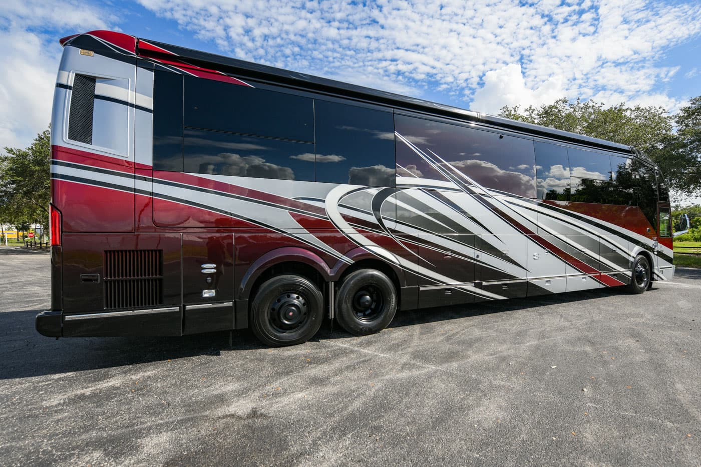 2020 Prevost (NFI) Featherlite H345 bus