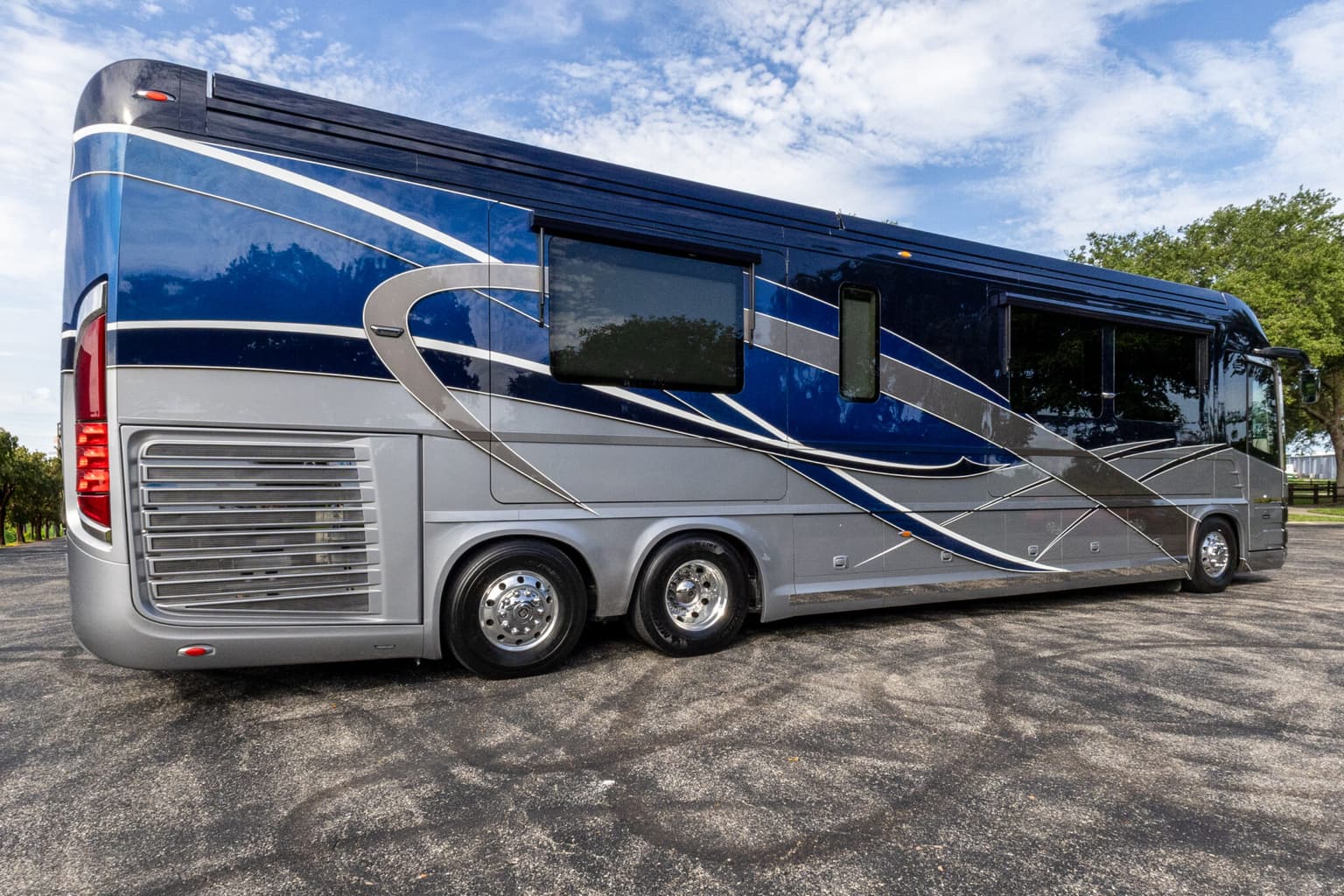 2019 Newell P50 bus