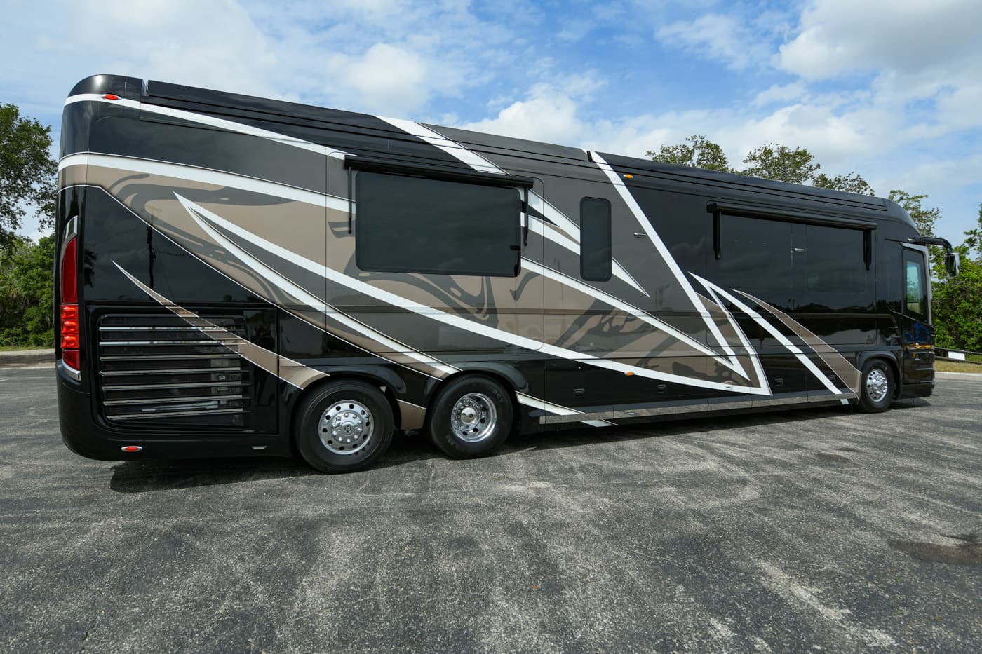 2019 Newell P50 bus