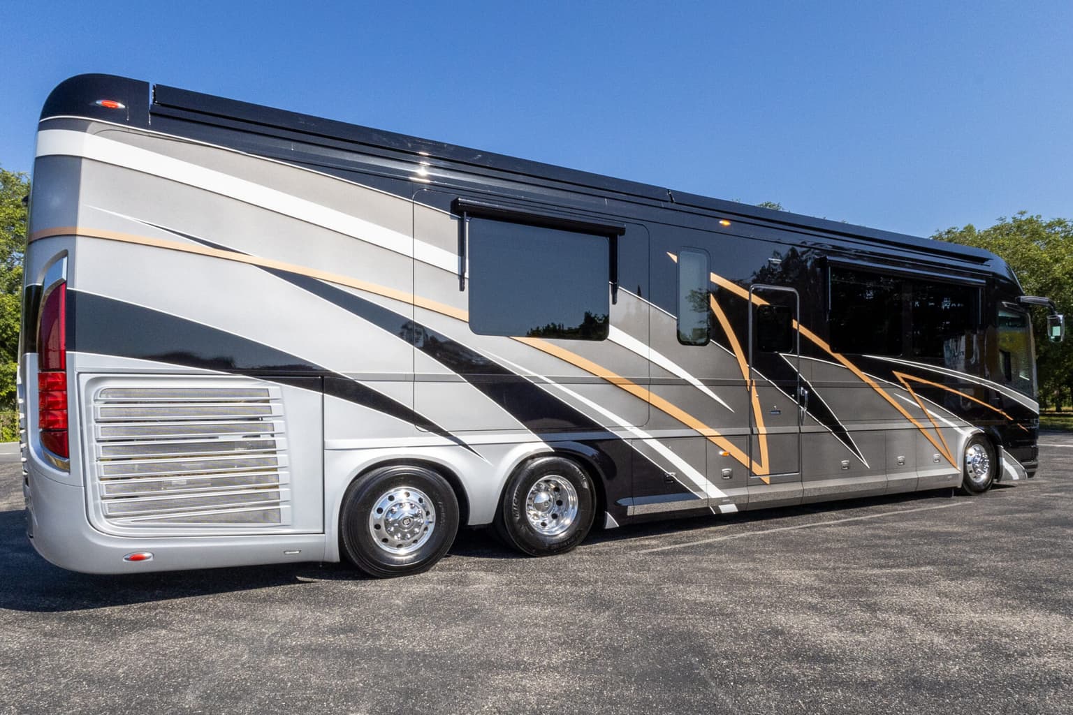 2019 Newell P50 bus