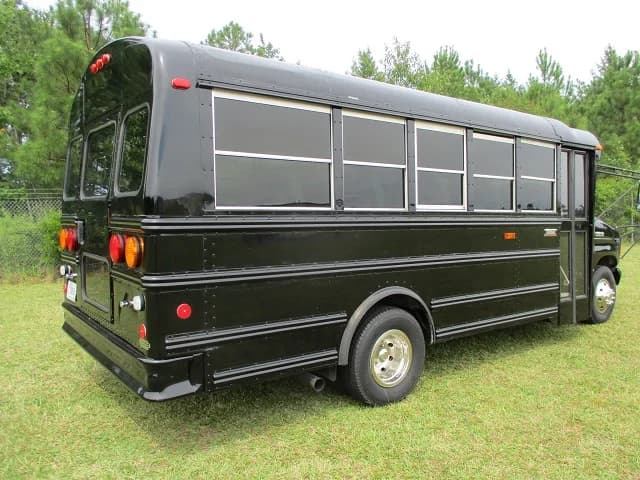2006 Ford E450 Collins Activity Bus - Image 3