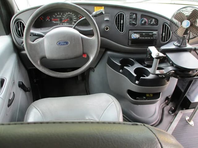 2006 Ford E450 Collins Activity Bus - Image 4