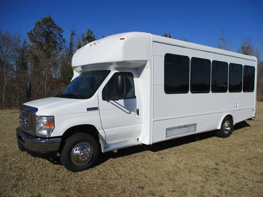 2016 Ford E450 Starcraft Shuttle Bus - Image 3