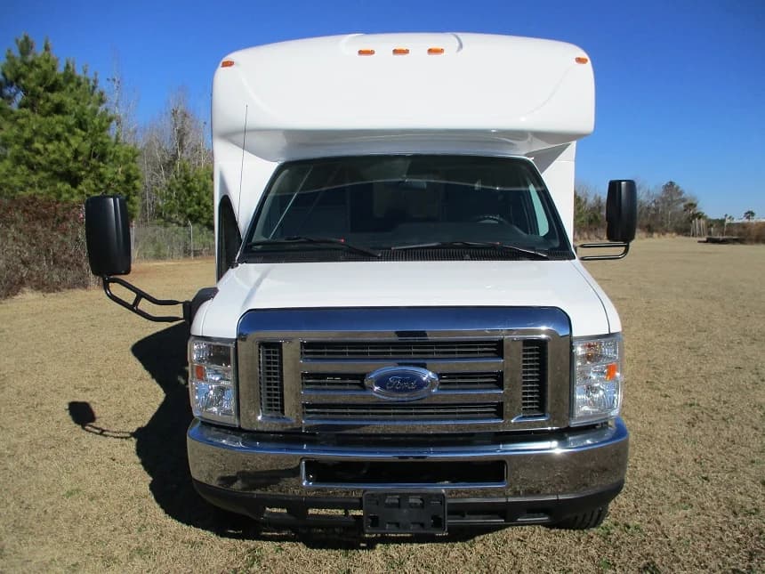 2016 Ford E450 Starcraft Shuttle Bus - Image 2