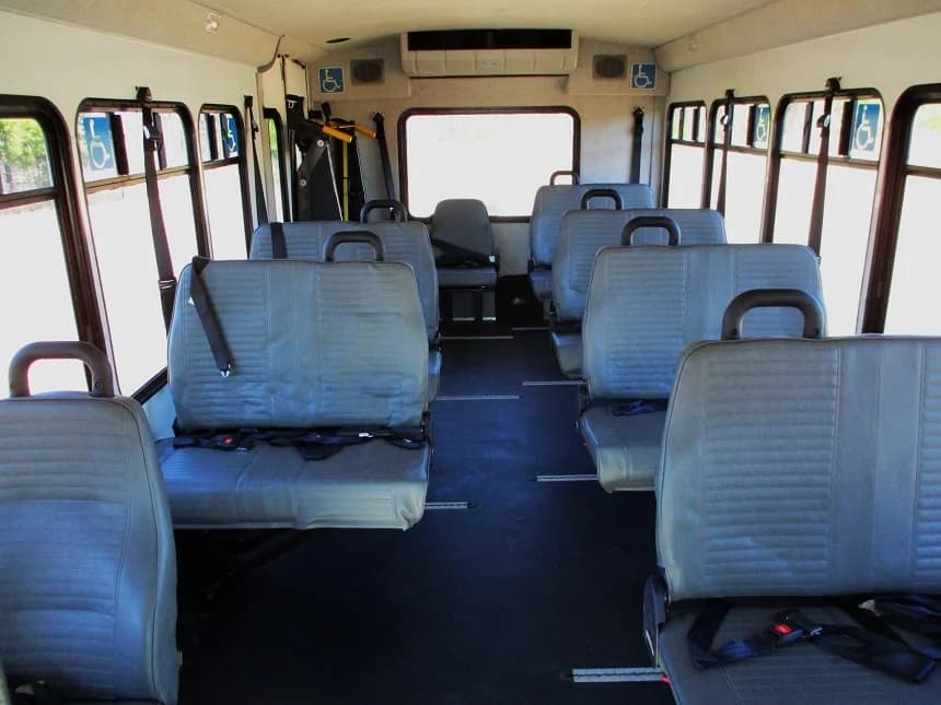 2016 Ford E450 Starcraft Shuttle Bus - Image 6