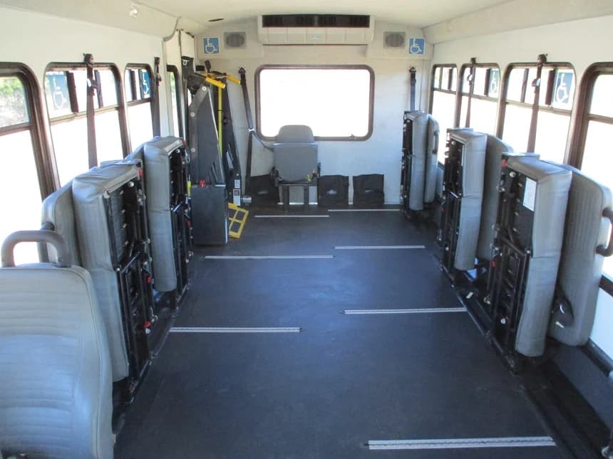 2016 Ford E450 Starcraft Shuttle Bus - Image 7