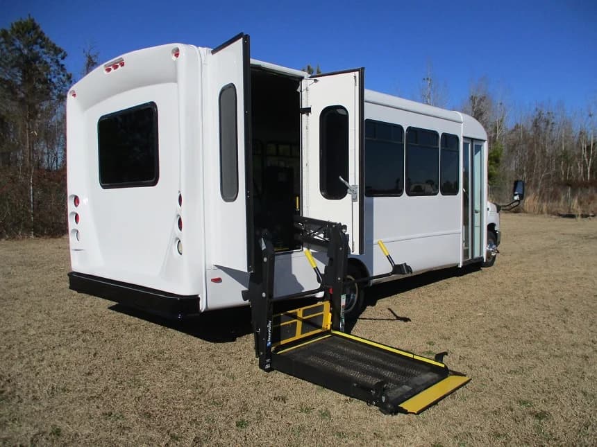 2016 Ford E450 Starcraft Shuttle Bus - Image 8