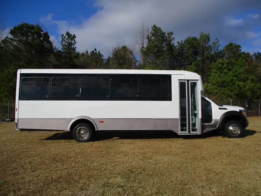 2011 Ford F550 Glaval Mid Size Bus - Image 9