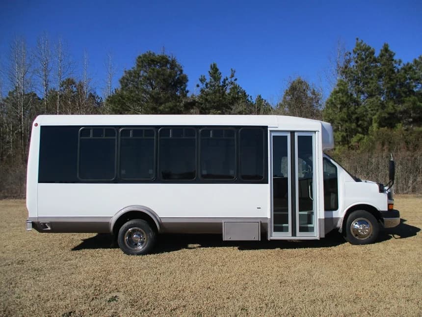 2014 Chevrolet 3500 Eldorado Aerotech Shuttle Bus - Image 6
