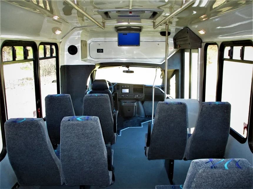 2014 Chevrolet 3500 Eldorado Aerotech Shuttle Bus - Image 11