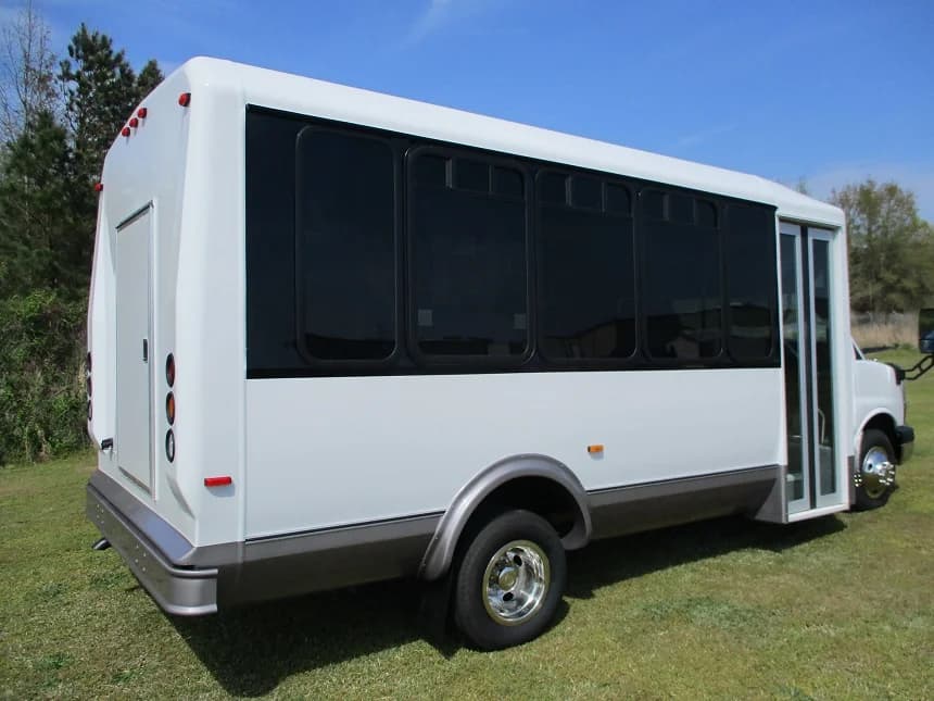 2014 Chevrolet 3500 Eldorado Aerotech Shuttle Bus - Image 4