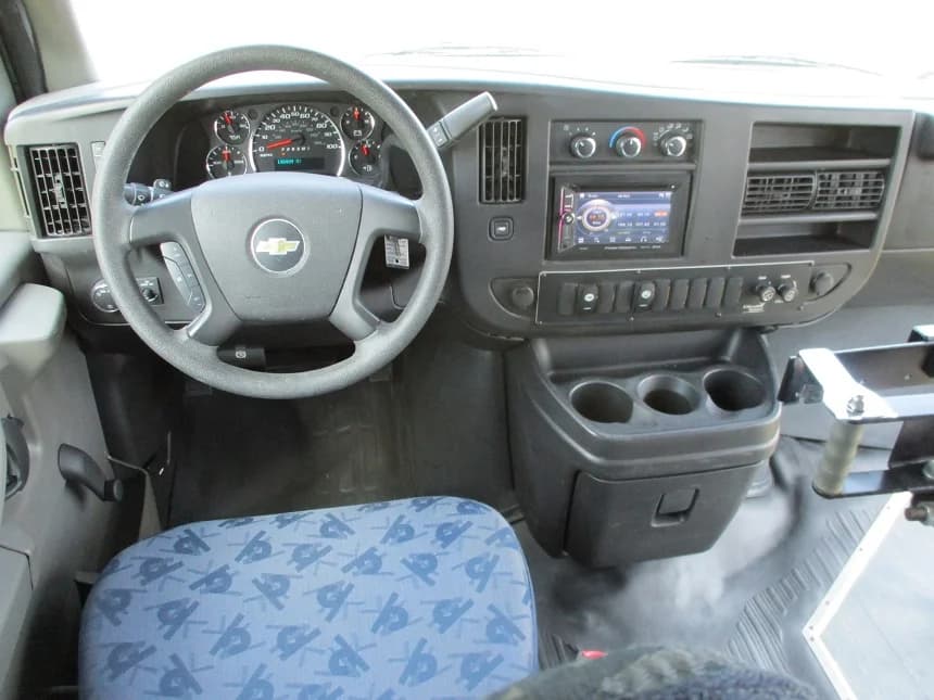 2014 Chevrolet 3500 Eldorado Aerotech Shuttle Bus - Image 9
