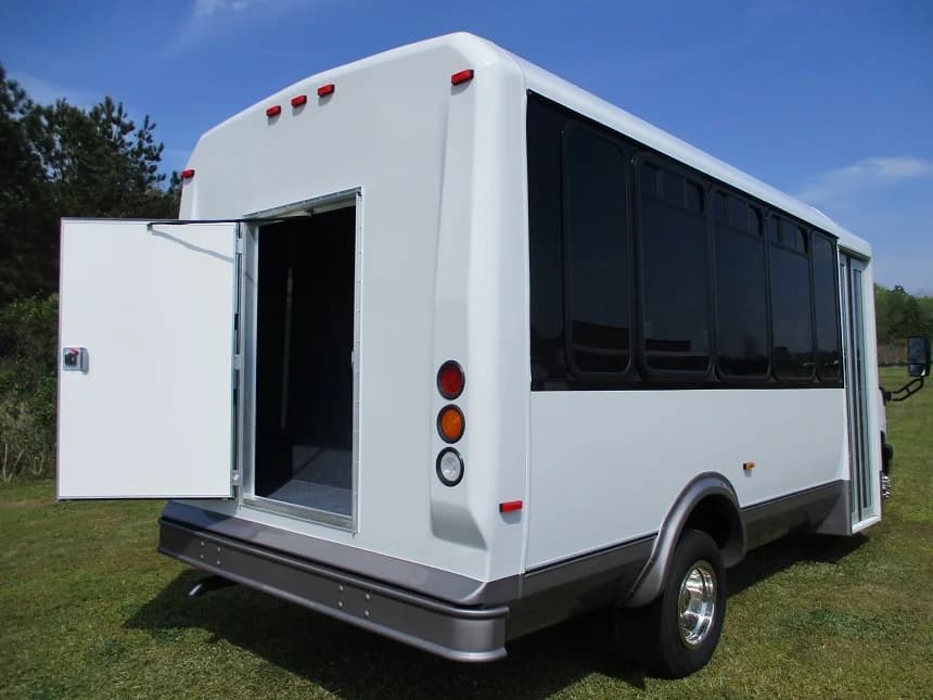 2014 Chevrolet 3500 Eldorado Aerotech Shuttle Bus - Image 5