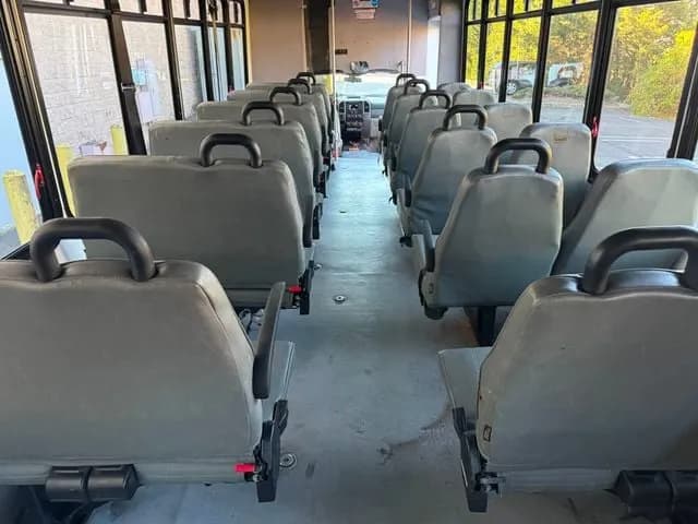 2017 Ford F550 El Dorado ADA Shuttle Bus - Image 6
