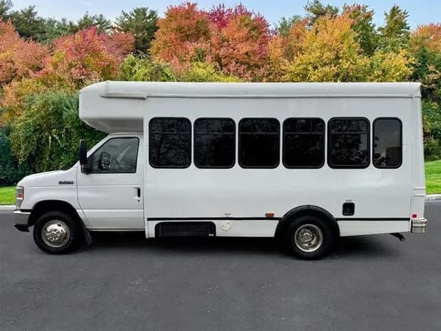 2016 Ford E350 Non-CDL ADA Shuttle Bus - Image 3