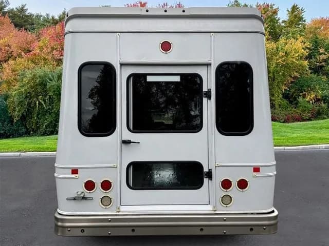 2016 Ford E350 Non-CDL ADA Shuttle Bus - Image 6