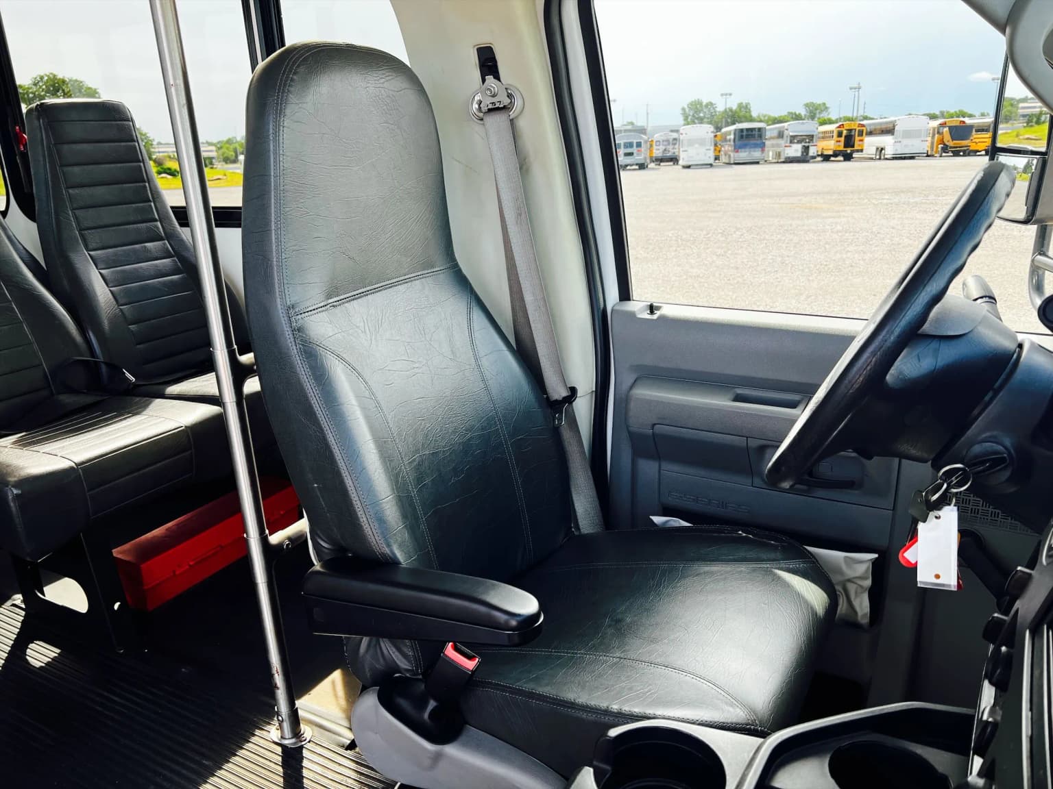 2017 Ford E450 World Trans Shuttle Bus - Image 2