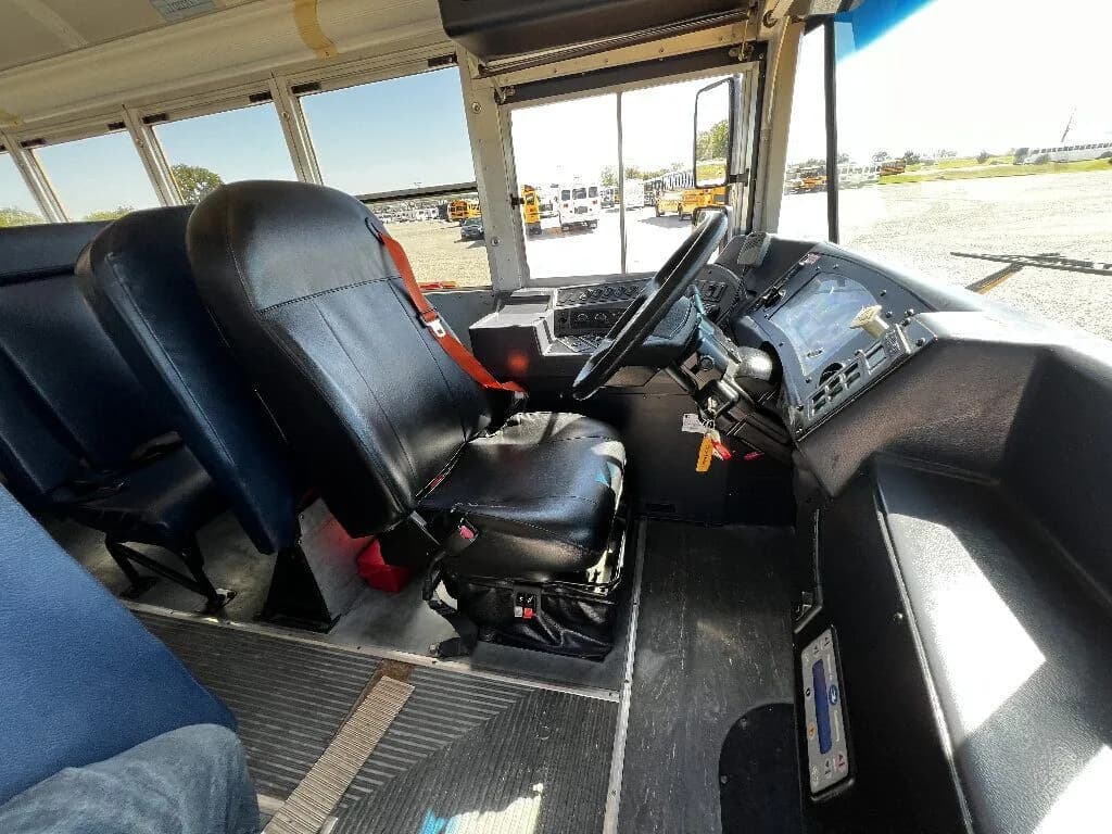 2014 Blue Bird Vision ADA School Bus - Image 3