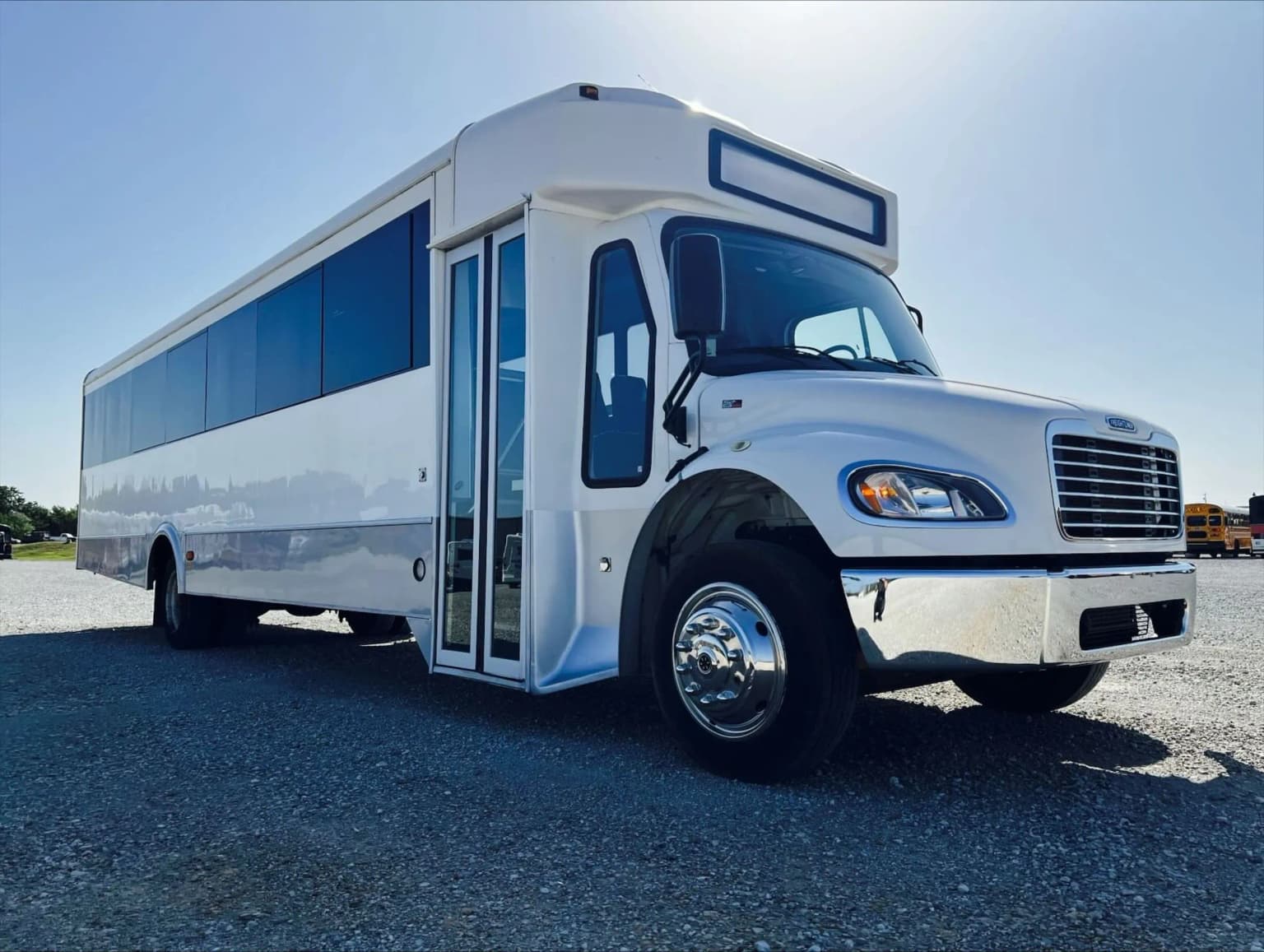 2015 Freightliner Glaval Shuttle Bus - Image 1