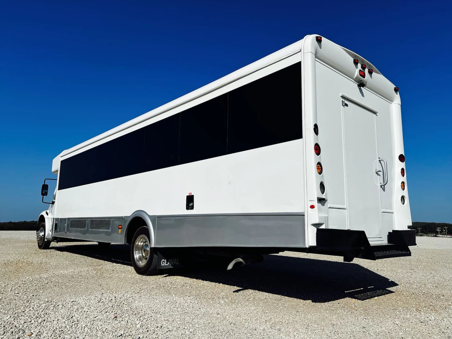 2015 Freightliner Glaval Shuttle Bus - Image 2