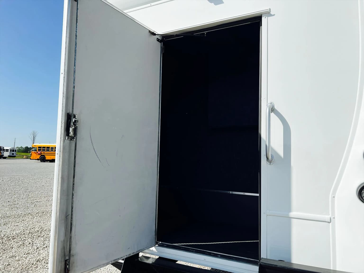 2015 Freightliner Glaval Shuttle Bus - Image 3