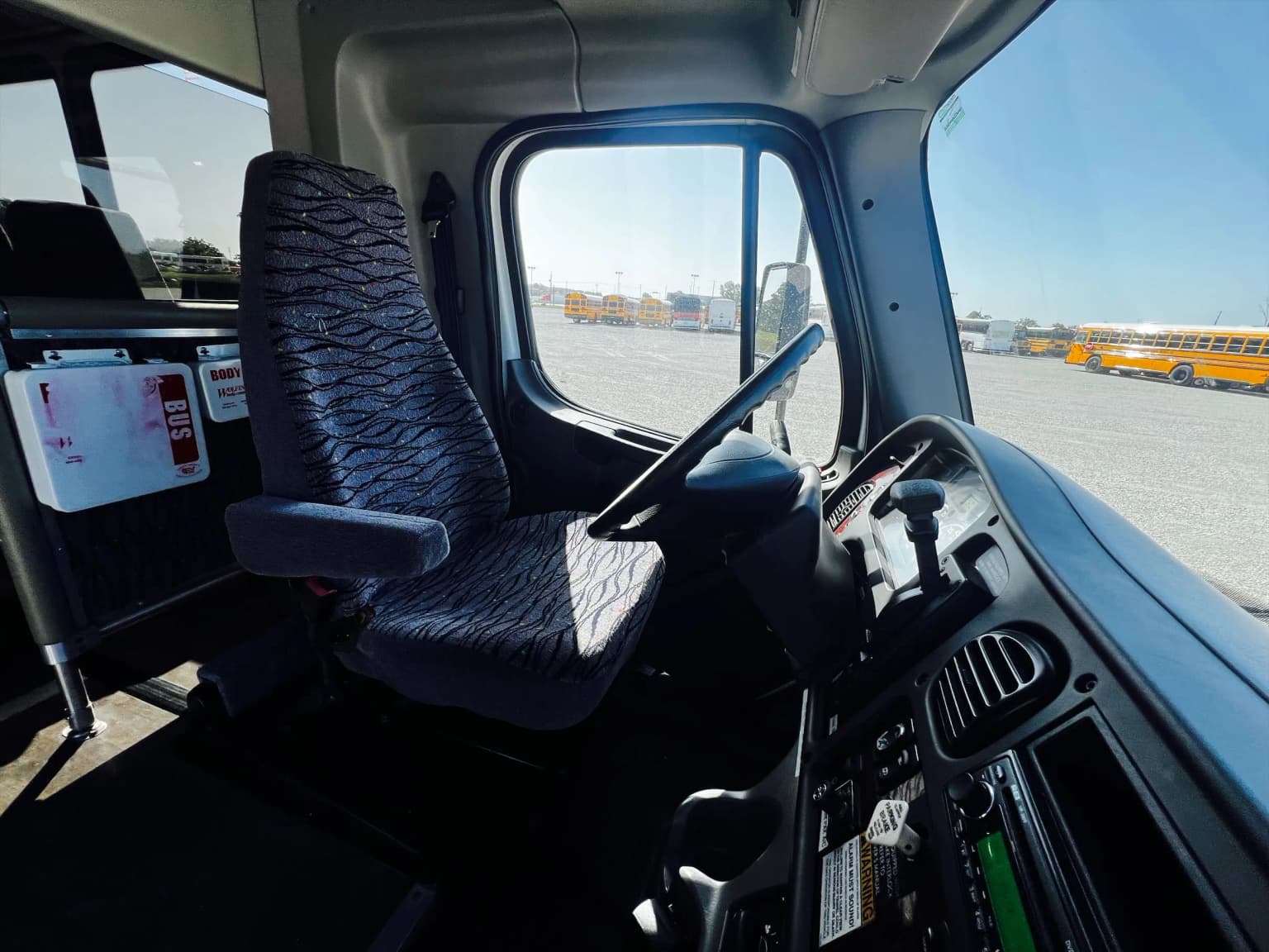2015 Freightliner Glaval Shuttle Bus - Image 4